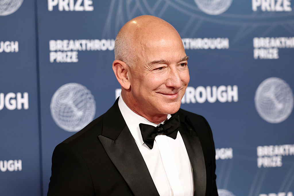 Jeff Bezos Allegedly Rejoins The Frontlines As Co-CEO Of Innovative AI Venture, Project Prometheus – Mirror Brief